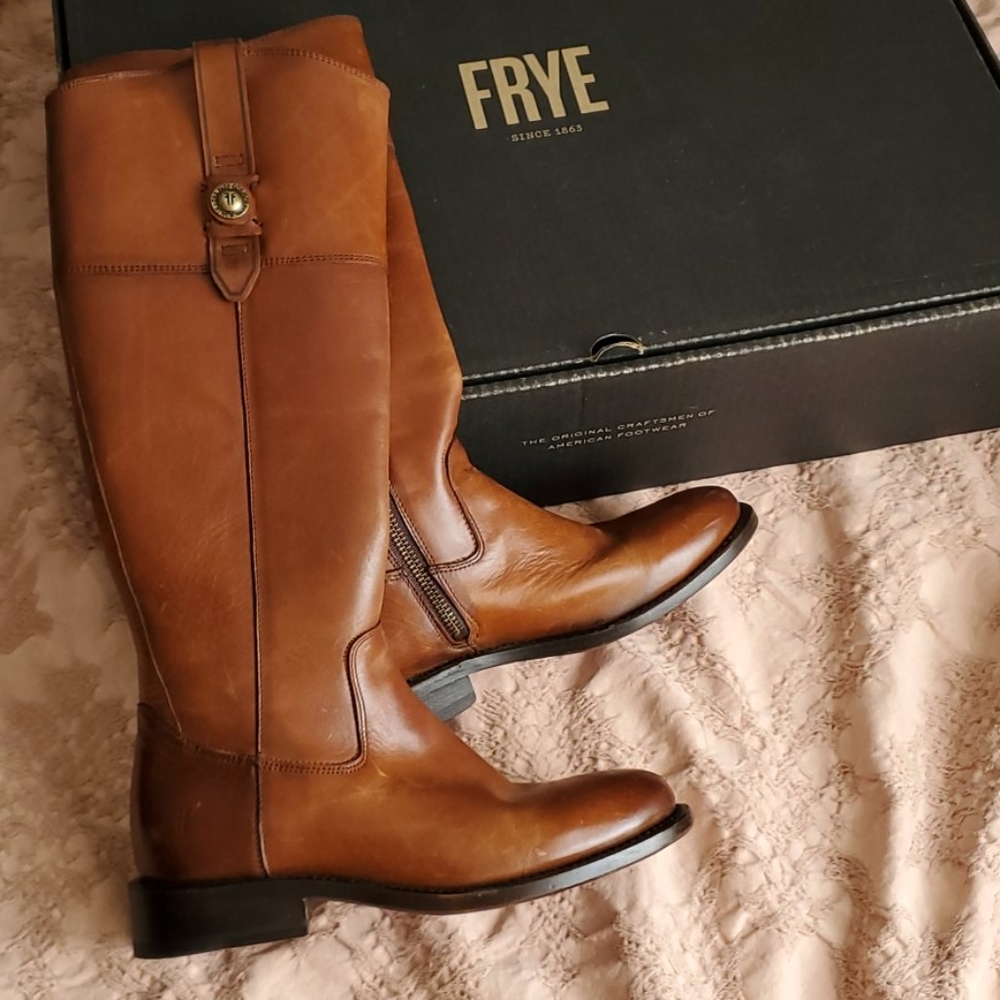 NWT Frye Jayden Button Tall